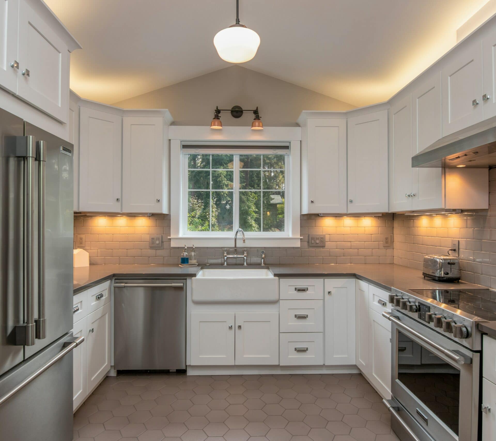 Modern-Kitchen-Renovation-Design-by-Kitchen-Cabinets-Surrey